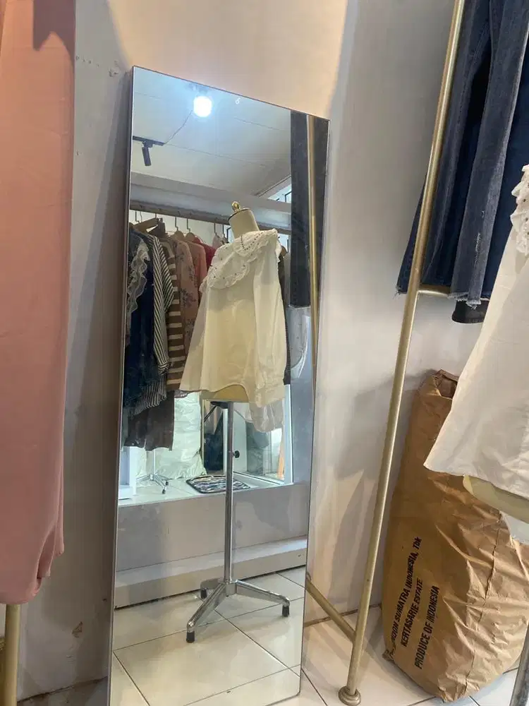 Standing mirror