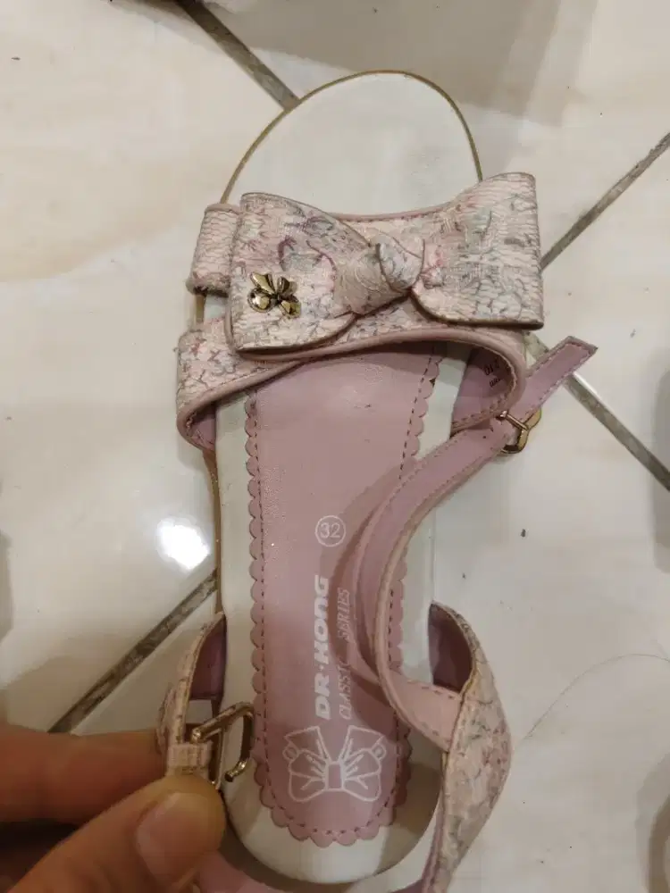 Sandal anak cewek merk dr kong