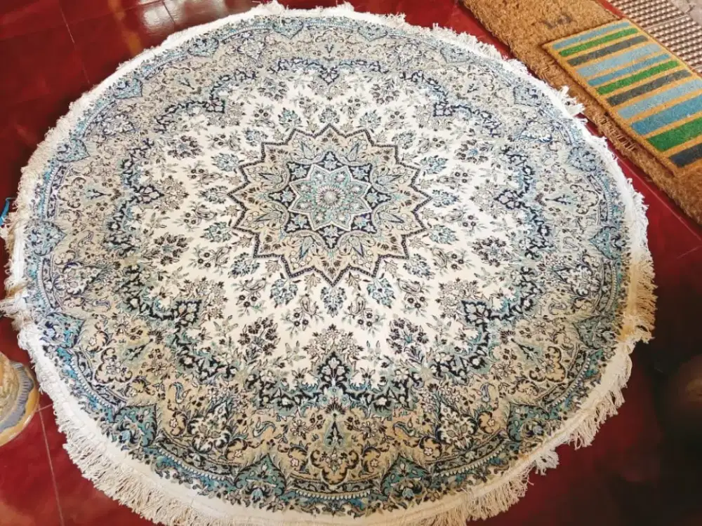 Karpet bulat koleksi