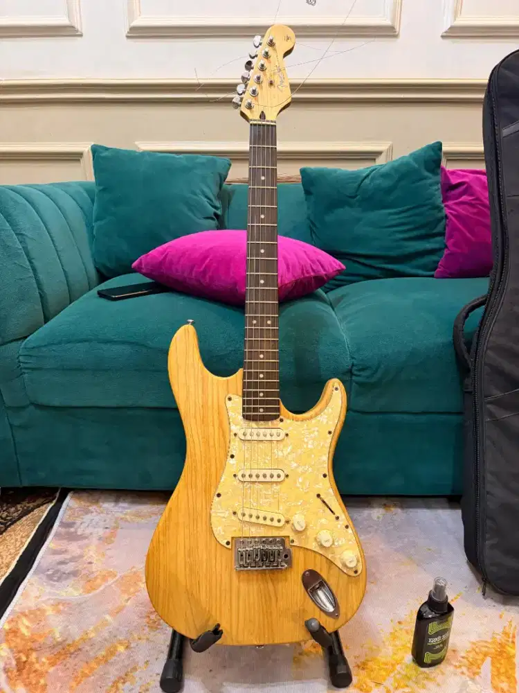 Guitar Electric Fender Stratocaster