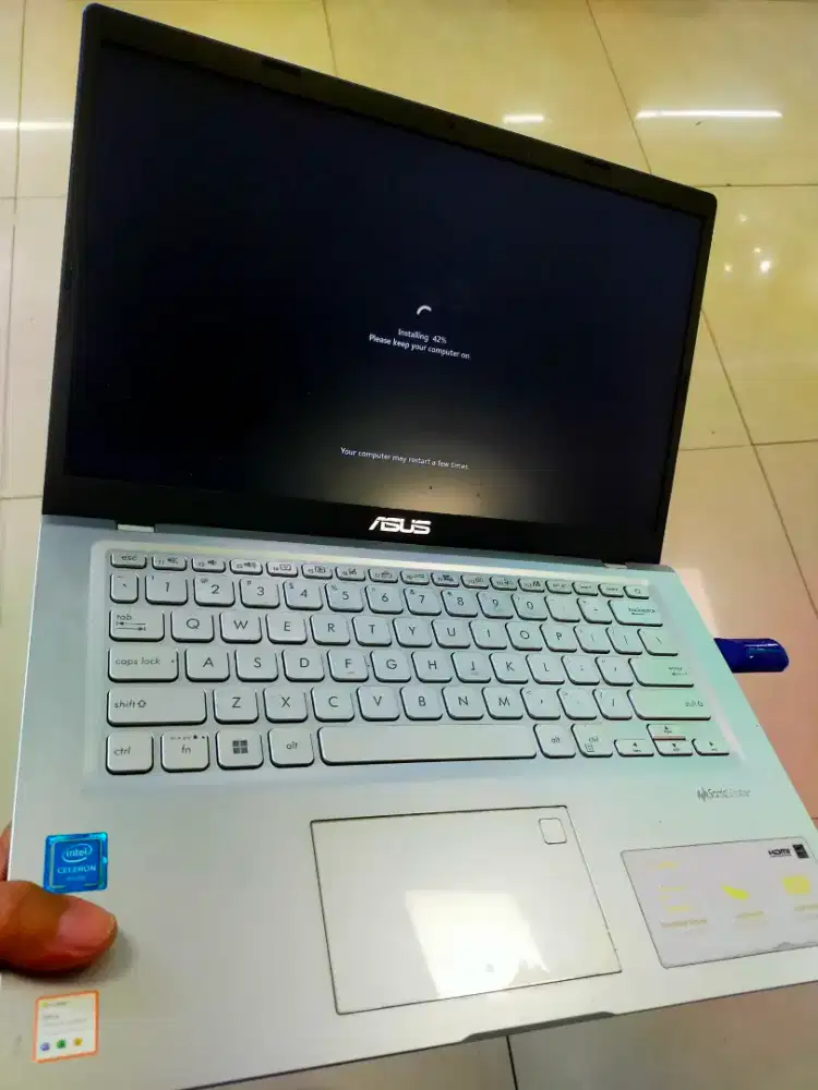 Dijual laptop Asus Vivobook A416M N4020 Ram 8GB SSD 256G KEYBOD Nyala