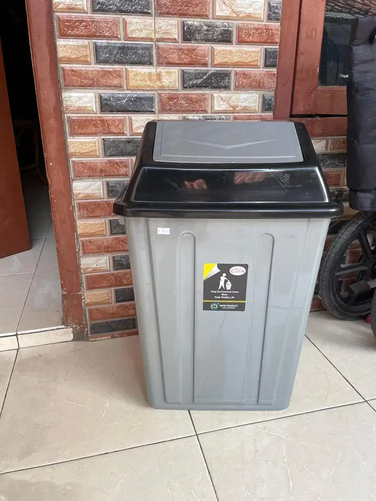 Tempat sampah baru