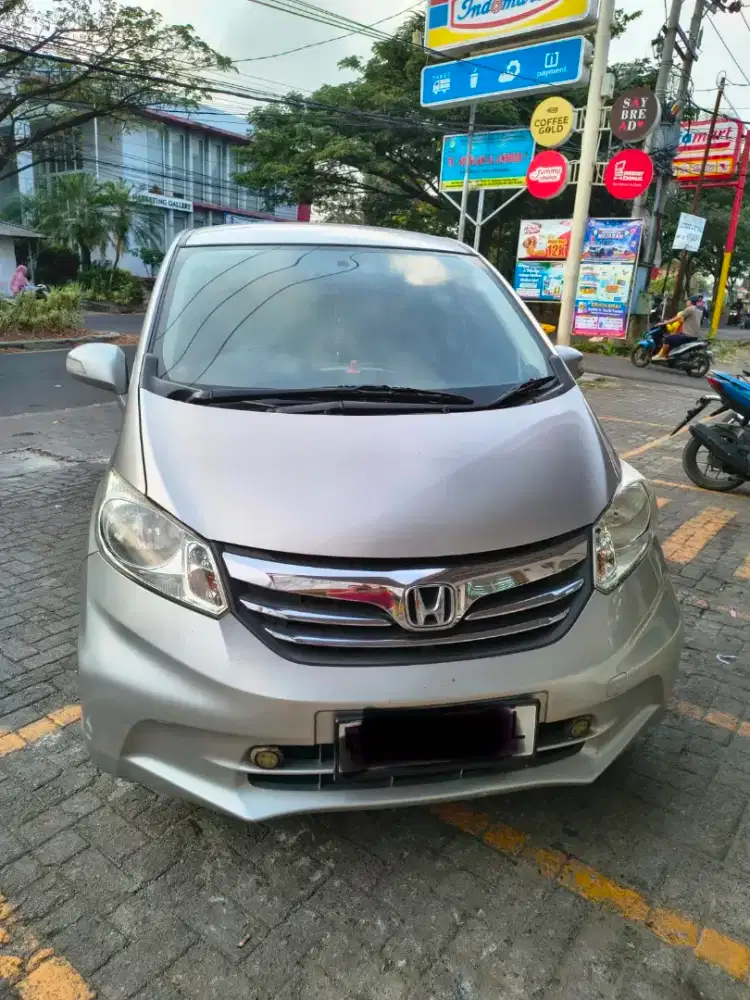 Dijual mobil Honda Freed tahun 2012