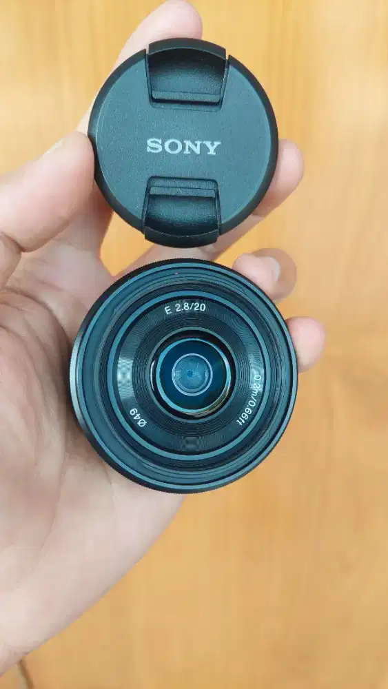 SONY E 20MM F2.8 OSS LIKE NEW