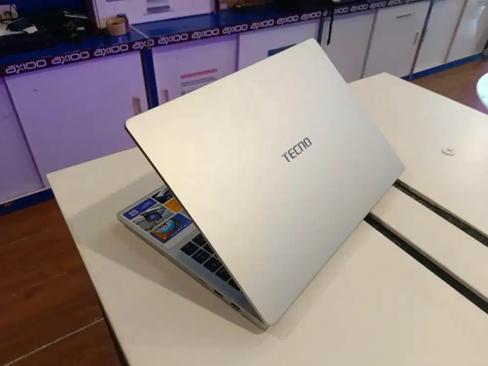 Tecno Megabook K16SDA  Amd Ryzen 5 7430U 8gb/512gb Amd Radeon Graphics