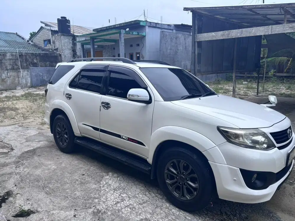 Toyota Fortuner 2.7 G A/T Bensin 2013