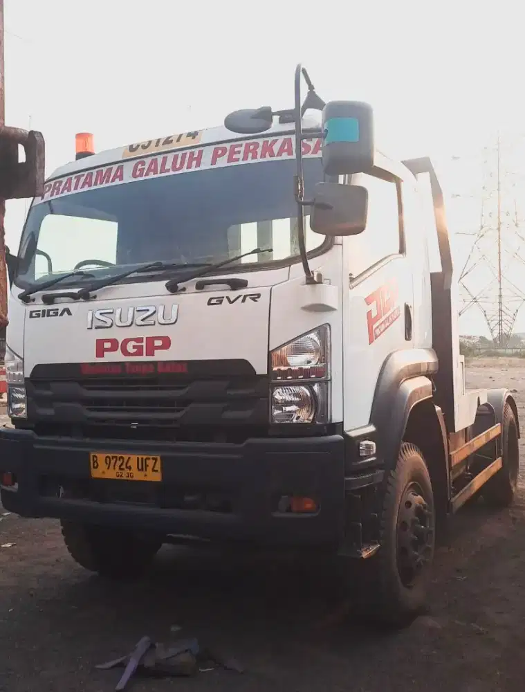 2025 nik 2024 Isuzu Giga engkel 4x2 GVR kepala Trailer head tractor