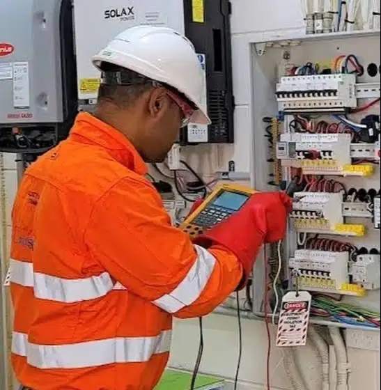 Di cari tukang untuk plumbing dan listrik