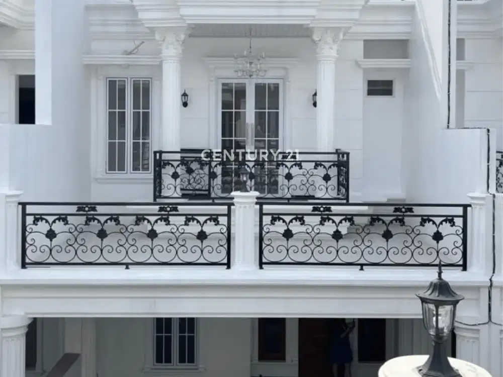 Rumah Terbaru Dengan Gaya Modern Klasik Mewah Jakarta Selatan