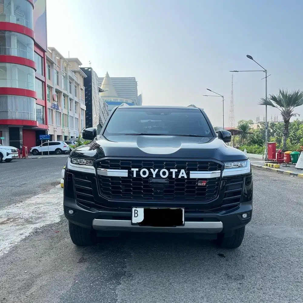 Toyota Lc 300 GR Sport AT  Nik 2023 Hitam  Black on Black Solar Diesel