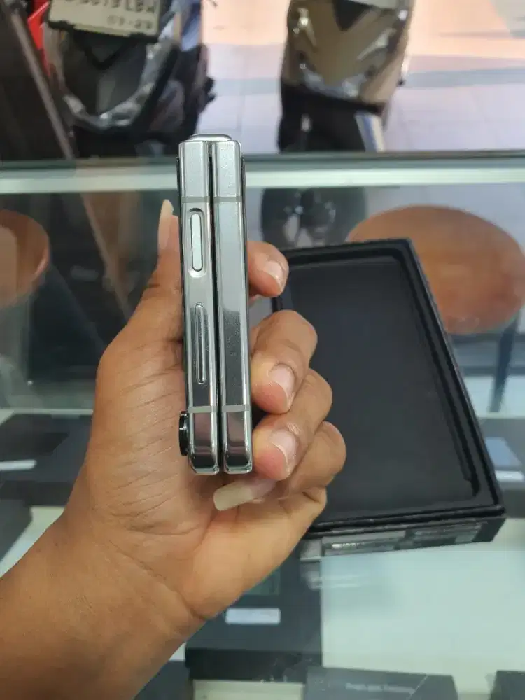 Samsung Z flip 5 8/512
