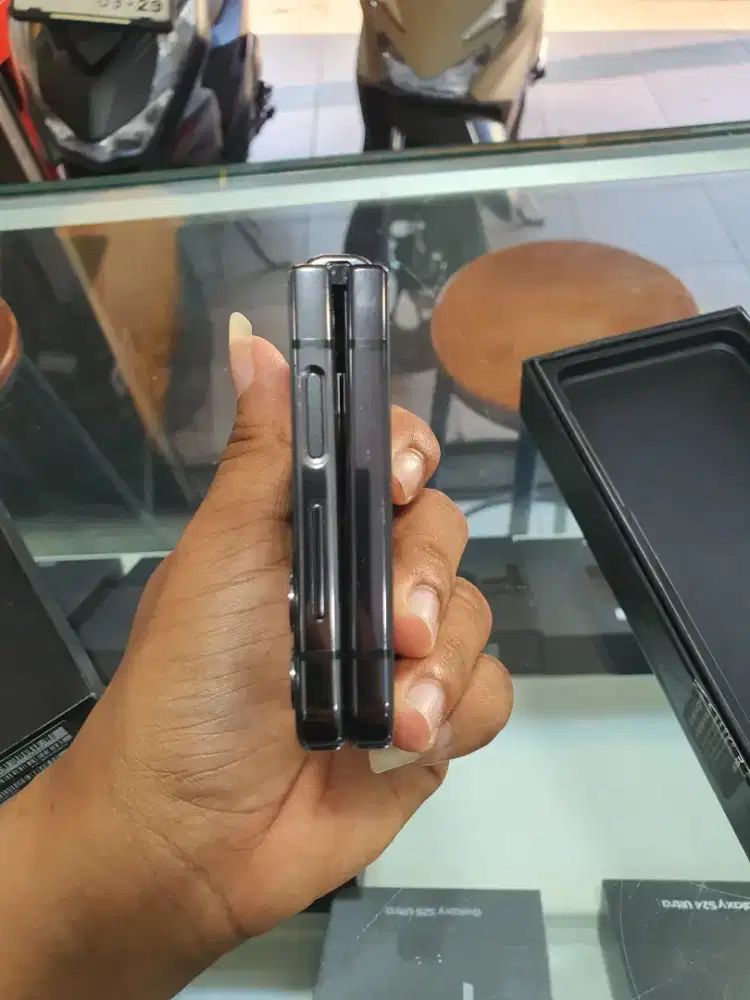 Samsung Z flip 4 8/256