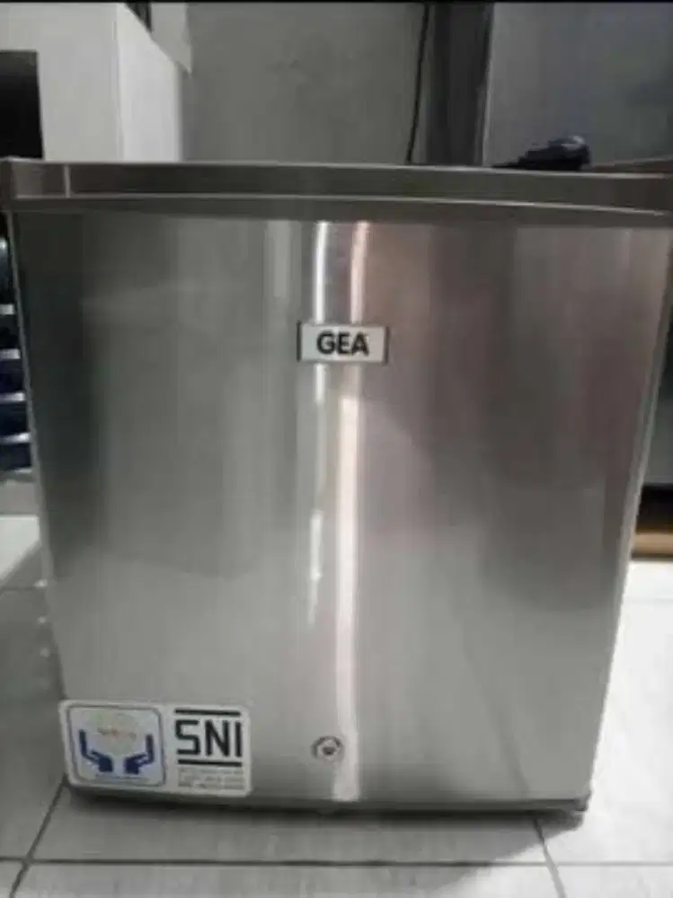 Kulkas Minibar 1 Pintu Gea Normal