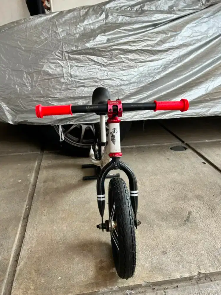 London Taxi_Balance bike (custom)