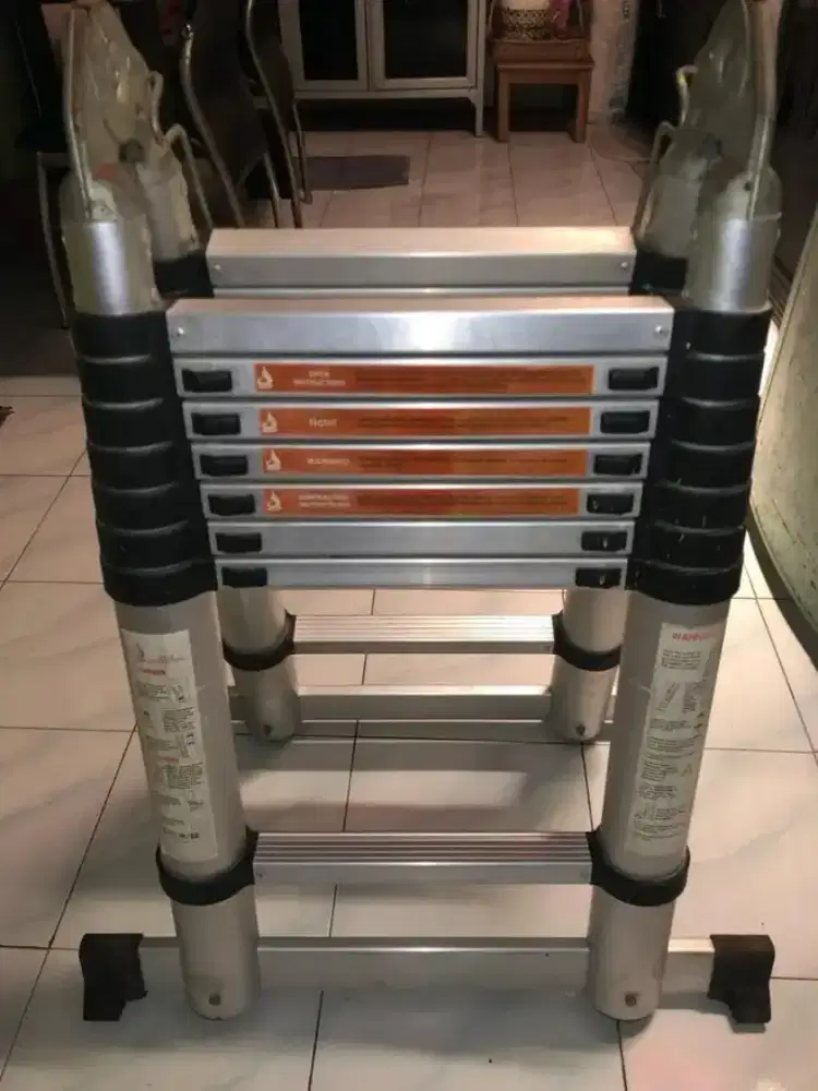 Tangga Teleskopik Dobel Kaki 2,5 Meter Bekas
