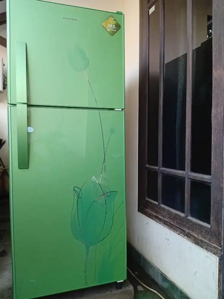 Dijual kulkas merk polytron 2 pintu