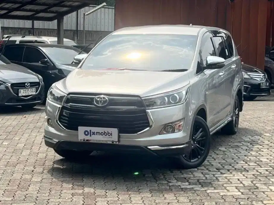 TDP 1 JUTA Toyota Kijang Innova 2.0 Venturer AT 2017 Silver CBOPB