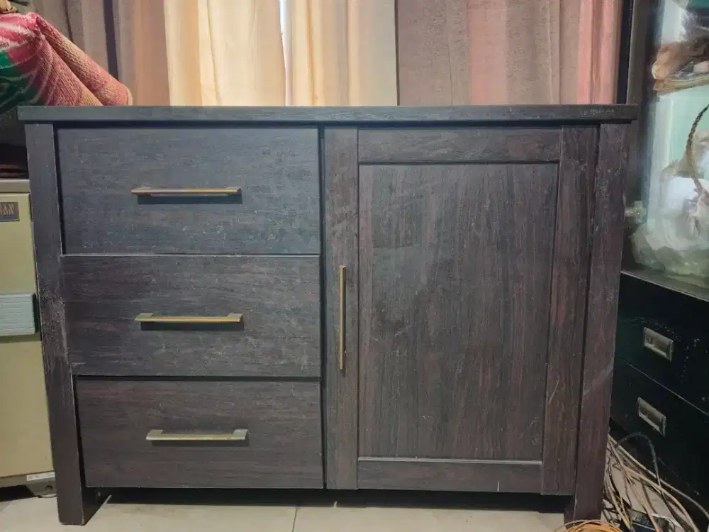 Lemari Kabinet Laci