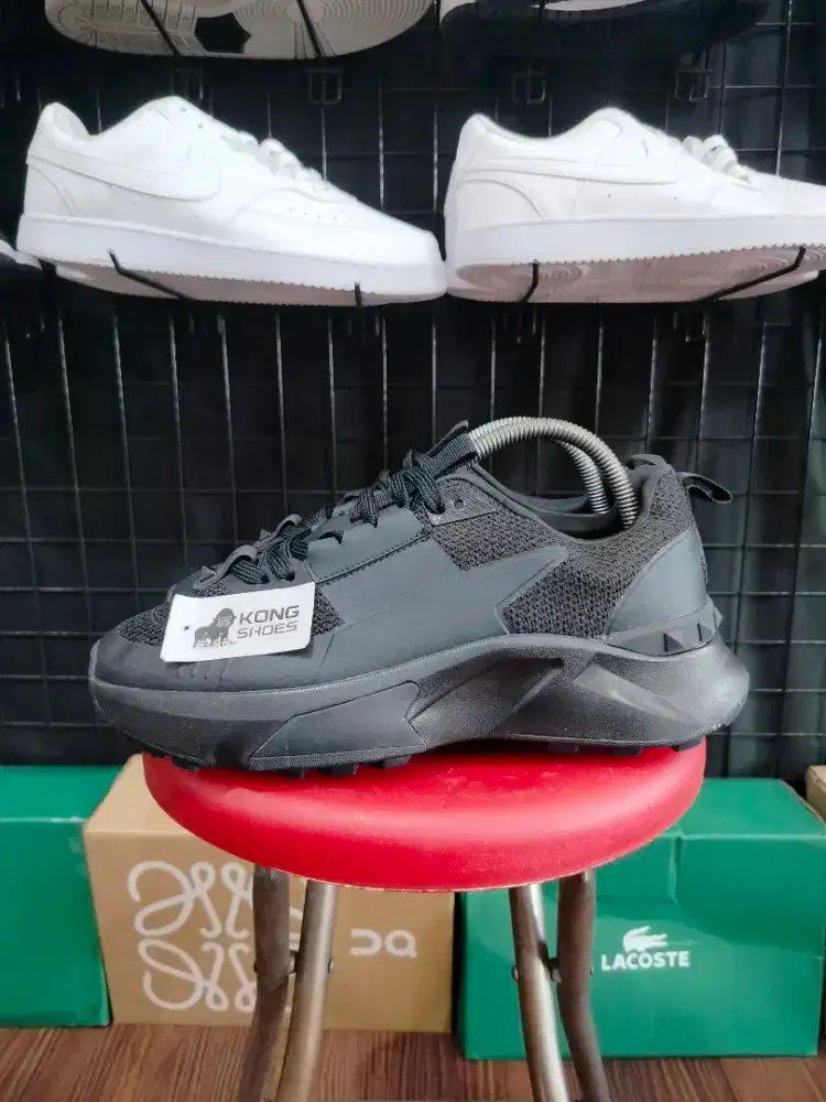 SEPATU VLNTINO GRVN FULL BLACK