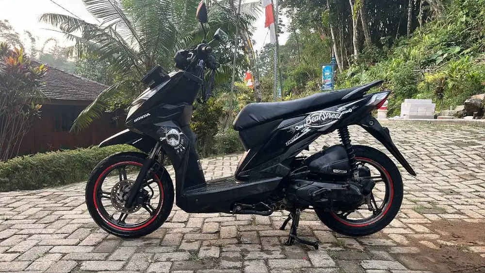 DIJUAL Honda Beat Street 2017