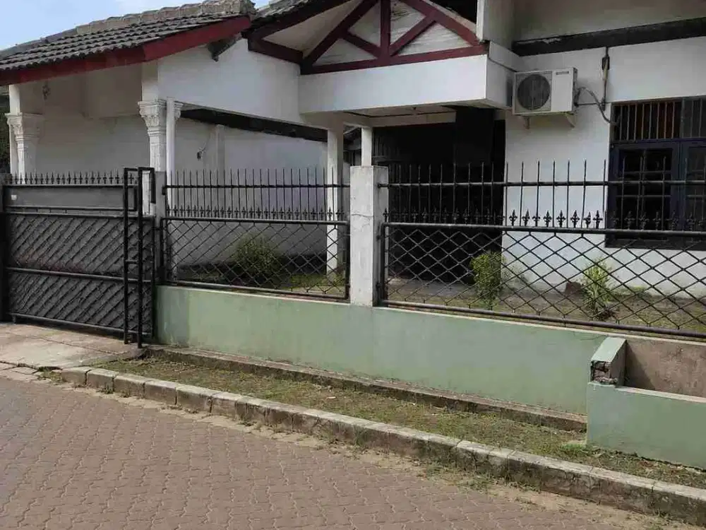 Rumah model lama jual murah dl  komplek