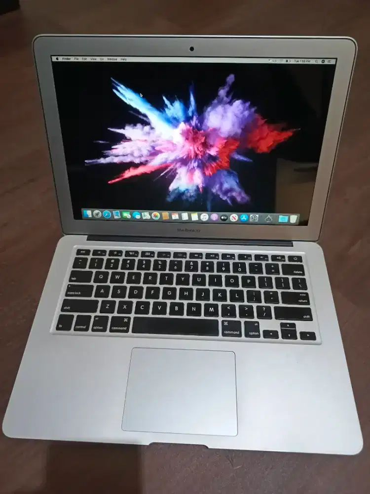 Macbook air 2017 13.3 inc 128gb core i5