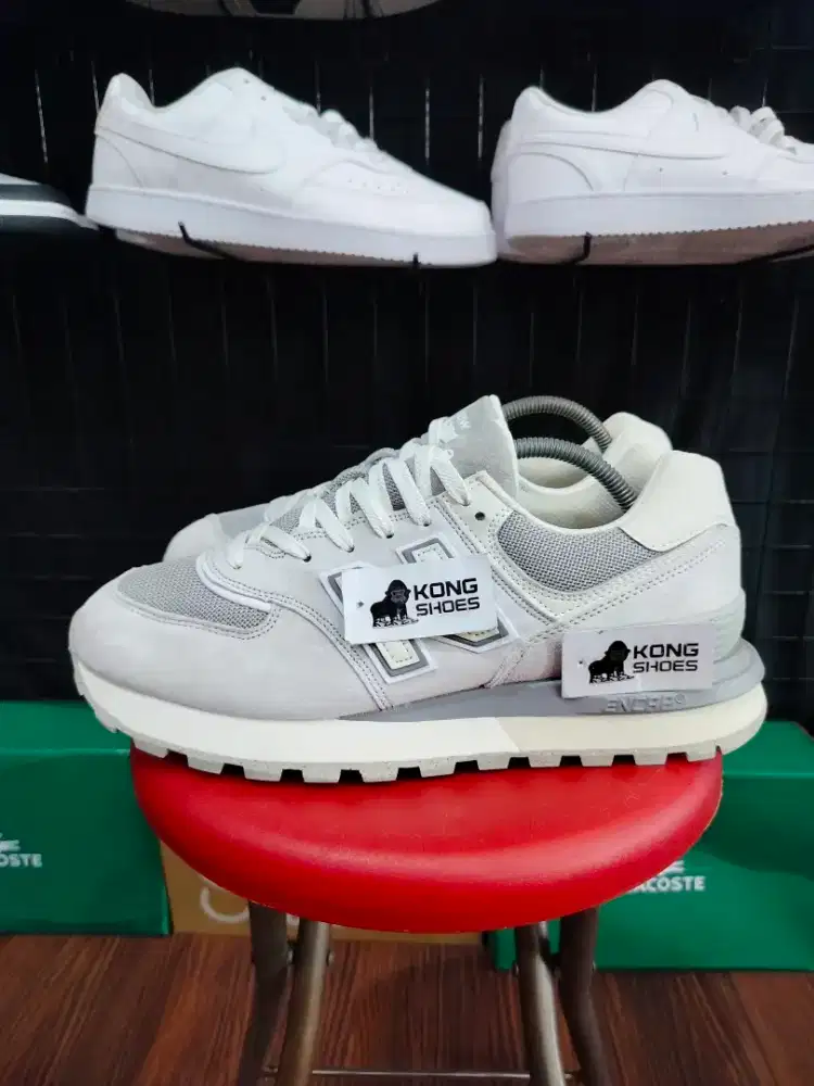SEPATU NB 574 LGCY GREY SEA SALT