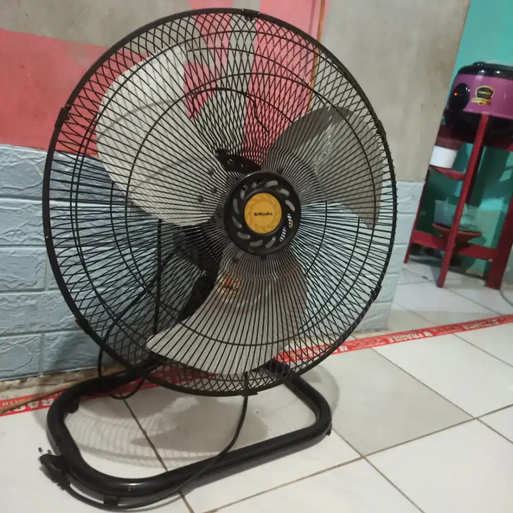 Kipas angin MIYAKO KST18RC
