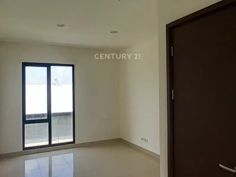 Rumah Baru 3 Lantai Lokasi Premium Di JGC Cluster Mahakam S8413
