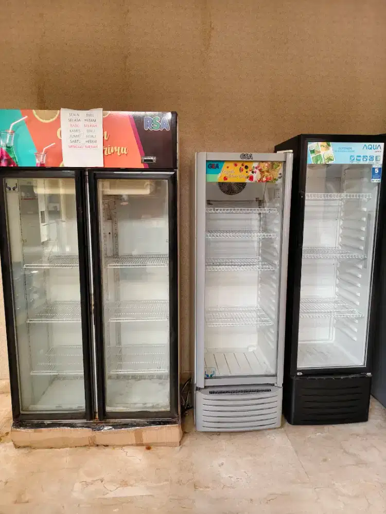 Dijual Showcase dan Freezer bekas masih layak pakai