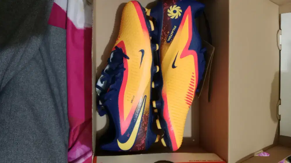 Sepatu bola nike phantom 6 academy, ukuran 41
