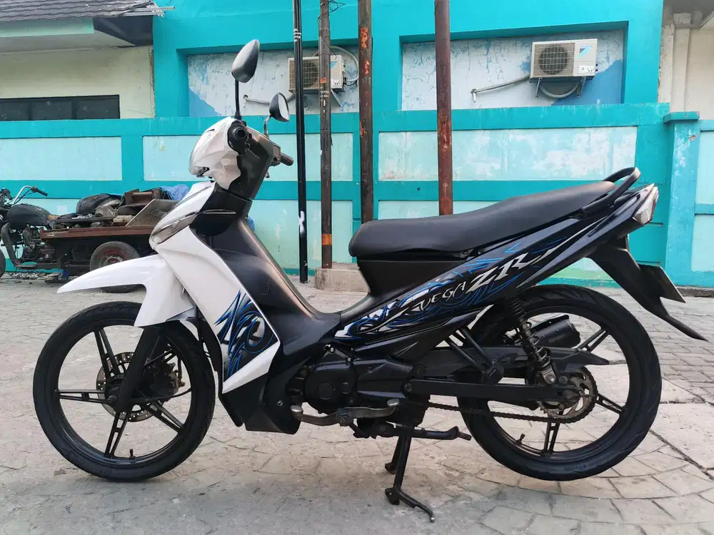 Yamaha Vega ZR 2011 stater tokcer halus mulus terawat