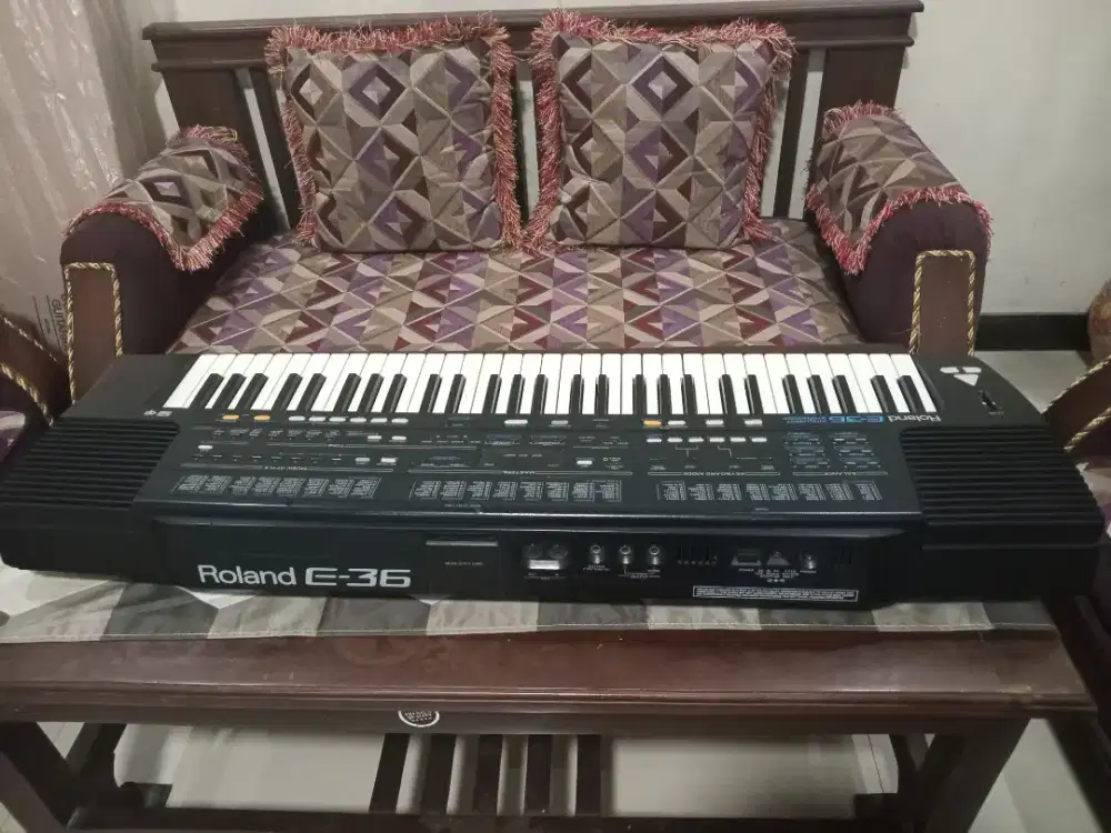 Keyboard Roland E36 Made in Italia bekas masih normal