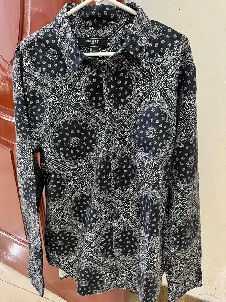 Kemeja Hitam Lengan Panjang Mewah