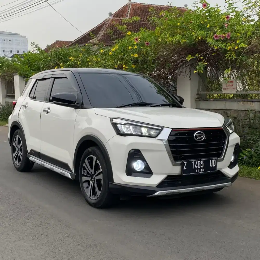 Dijual cepet cepetan. Istri pengen ganti mobil warna hitam