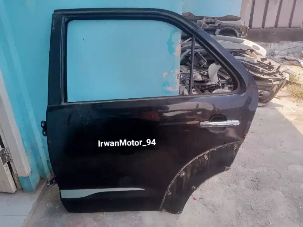 Pintu bakang Toyota Fortuner Tahun 2012 Kiri