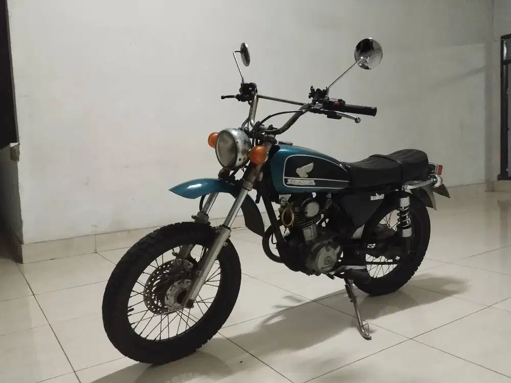 Dijual Honda Cb 100 Basik Gl100 82 Surat Komplit STNK+BPKB Plat D