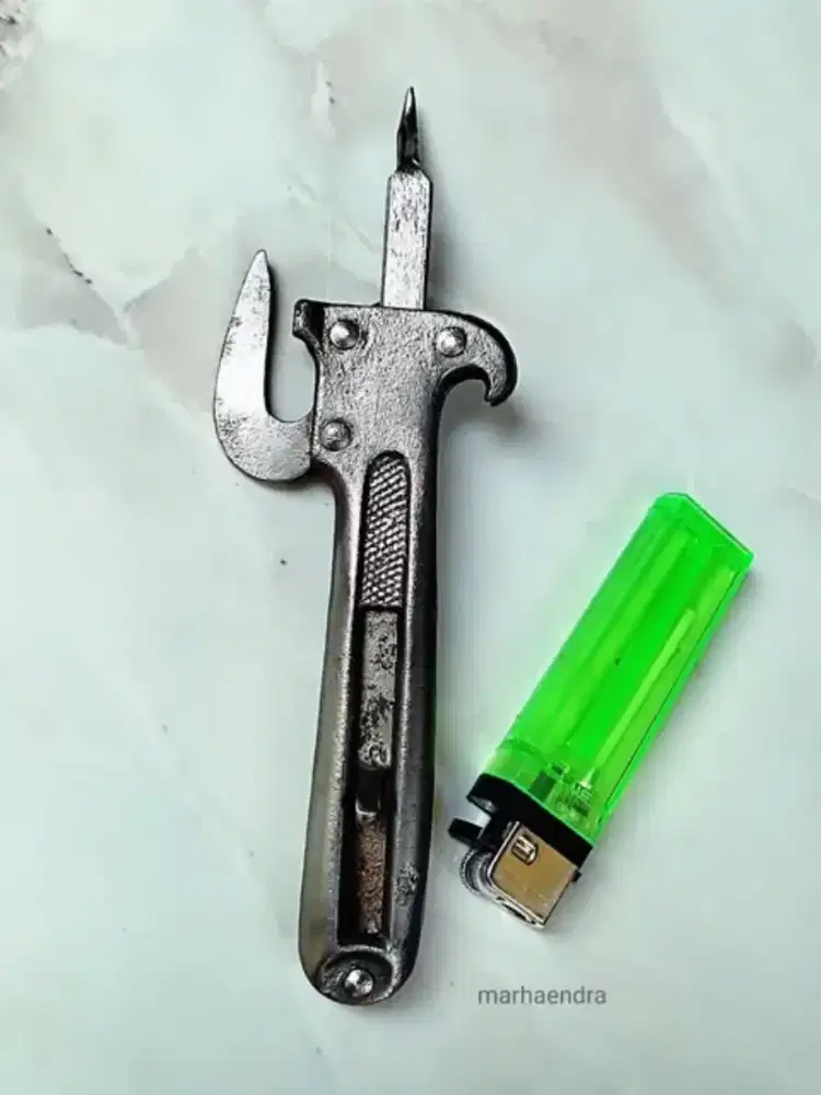 Bukaan kaleng pembuka kaleng bukaan botol era kolonial antik kuno