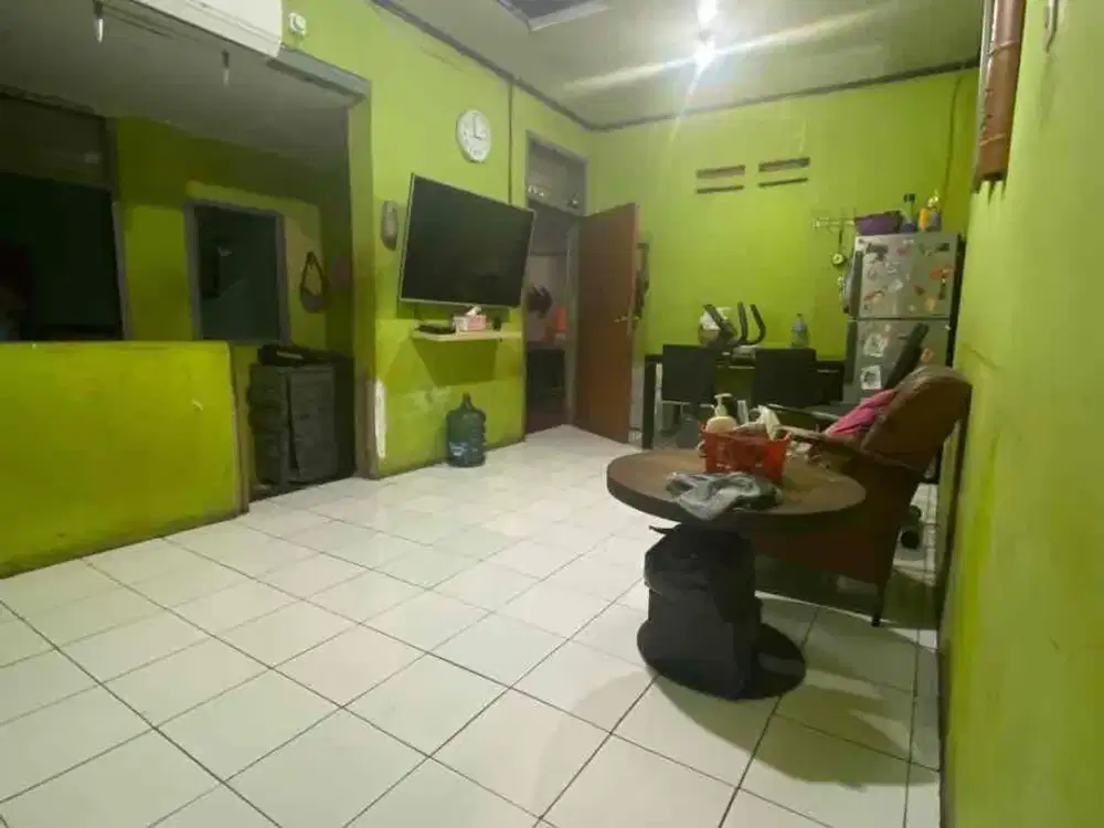 Dijual rumah 
sayap jl holis
hitung tanah

LT 213 mt”
LB +- 200 mt”
KT 3
KM 1
listrik 1300 + 2200 token
air PDAM
SHM

hrg 750jt 

LN