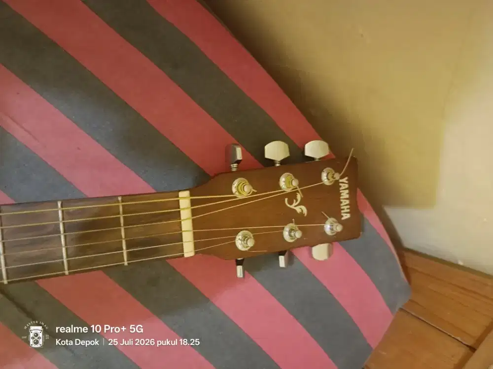 Gitar Ori akustik yamaha F310 string