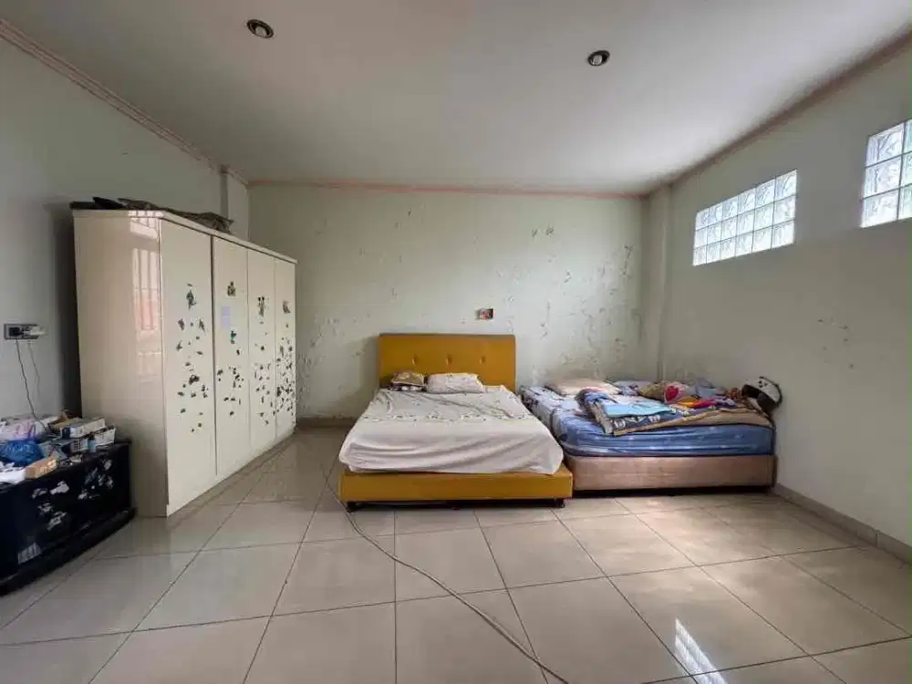DIJUAL RUMAH 
jl Gardujati

LT 259 mt”
LB +- 550 mt”
LM 5.5 mt
3,5 lantai
KT 3+1
KM 5
Listrik 4400 watt
Hadap timur
air PDAM
SHM

harga 6,5M nego

LN