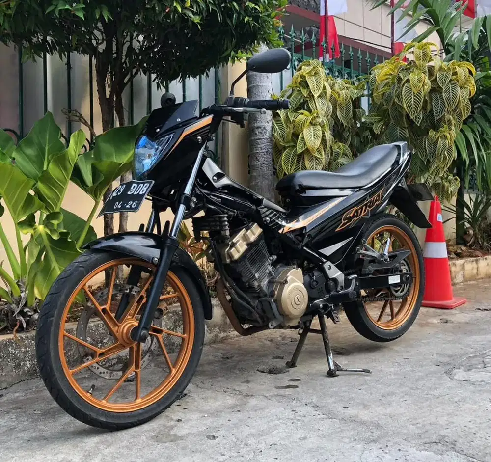 Satria fu150 scd2 tahun 2015 FL hitam