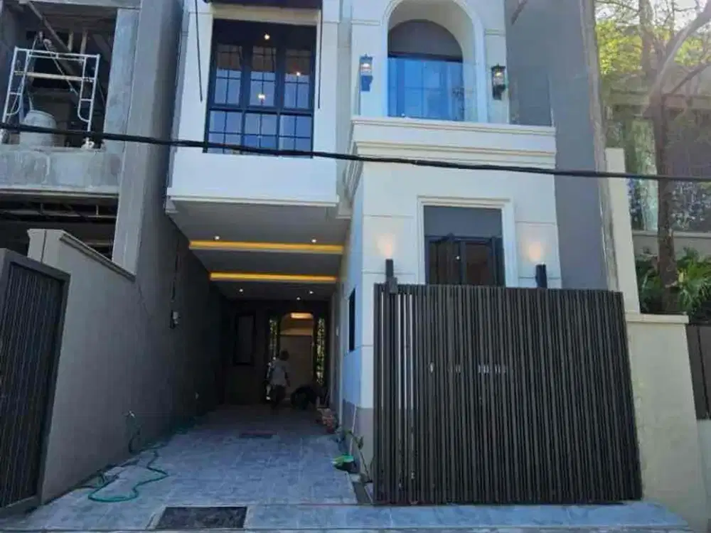 Baru gres‼Jual Rumah American Style di Manyar , Surabaya
Ada roofop