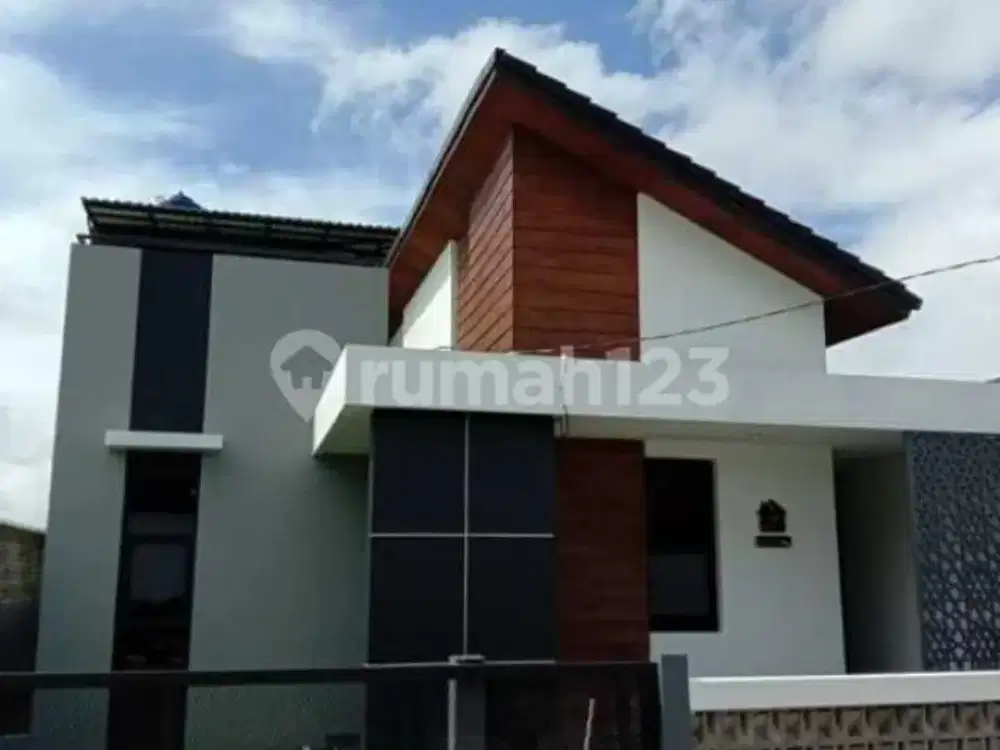 Rumah Bagus Siap Huni di Area Sukajaya Lembang