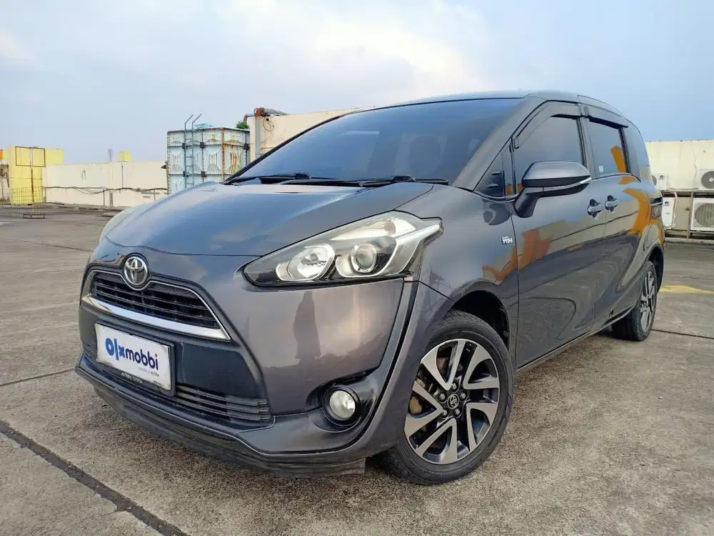 TDP 1 JUTA Toyota Sienta 1.5 V Bensin-MT 2017 Hitam CUMAB