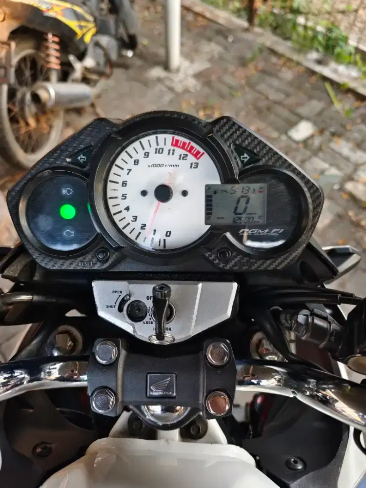CB15R Streetfire