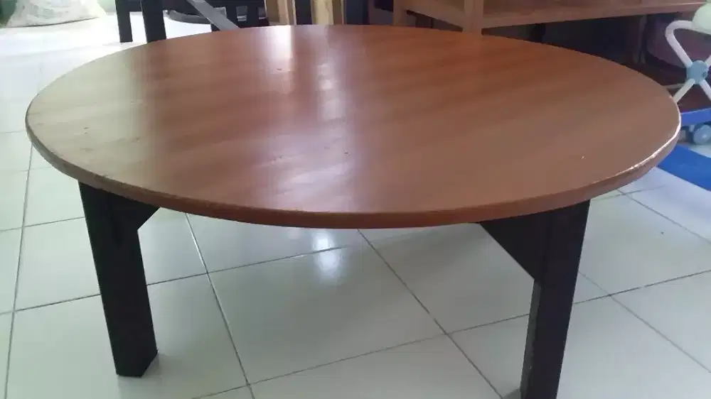 meja bundar/meja osin.