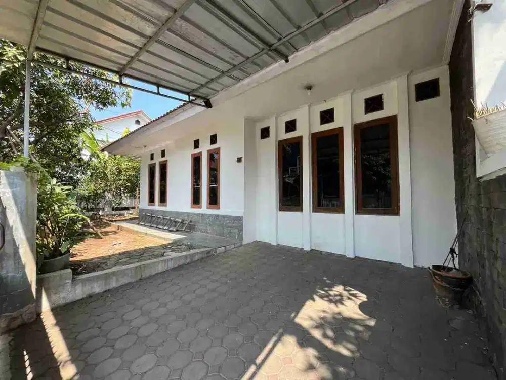 Rumah Terawat Posisi Hook Di Komplek Antapani