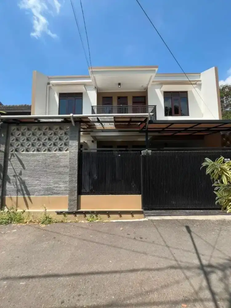 JUAL CEPAT RUMAH 2 LANTAI DALAM KOMPLEM GUNUNG BATU