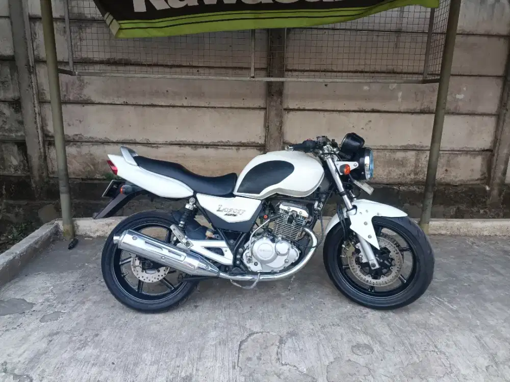 Thunder 125 H4K 2013 asli putih